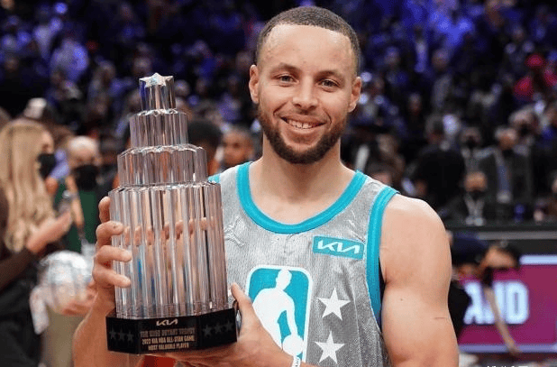 比分分析选手发挥出色,荣膺最佳MVP 比分分析选手发挥出色,荣膺最佳MVP