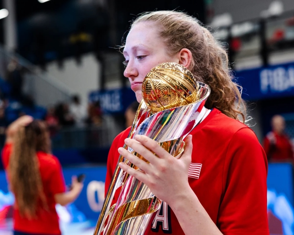 包含美洲杯选手发挥出色，荣膺最佳MVP的词条