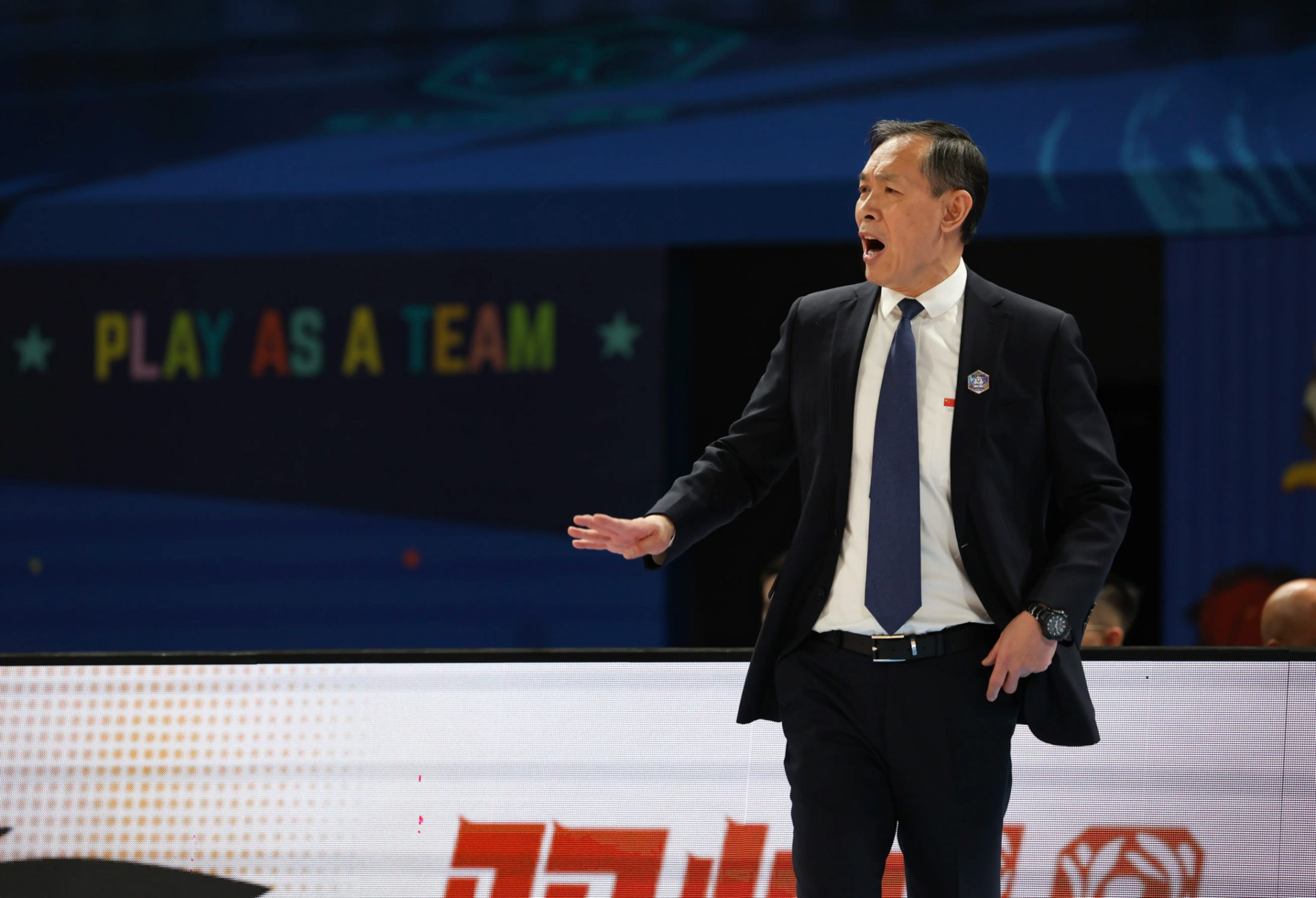 排球队主教练发声，誓言带队登顶