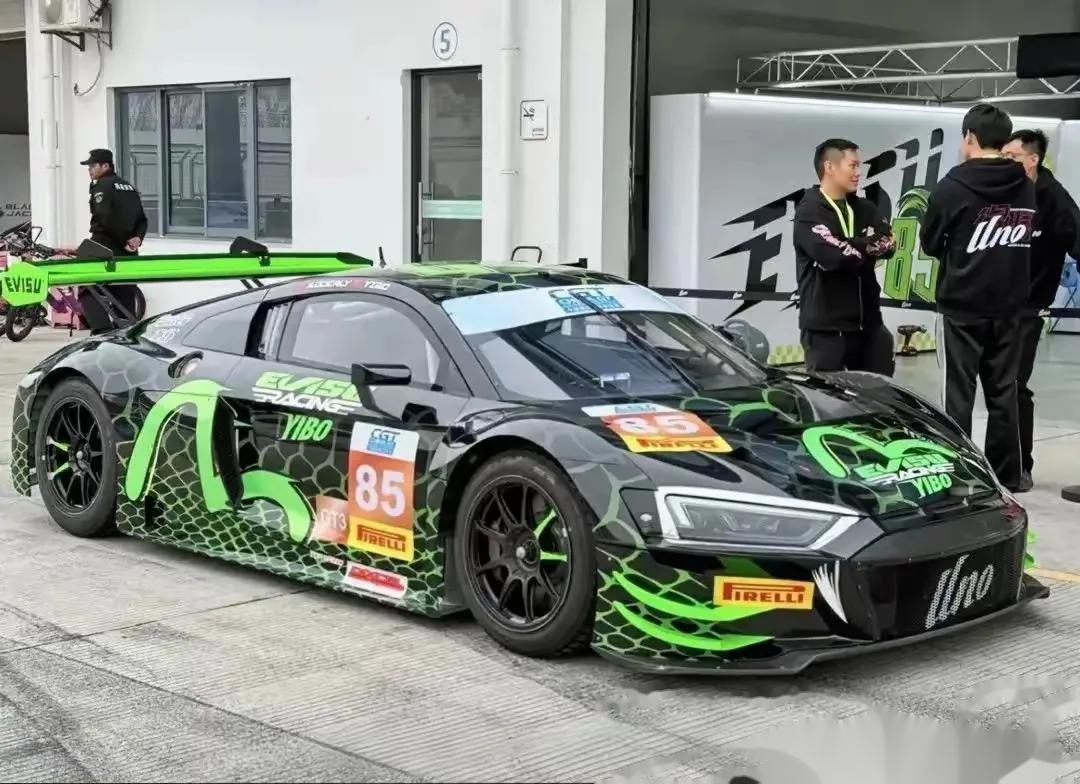 赛车明星选手受伤退赛，引发热议