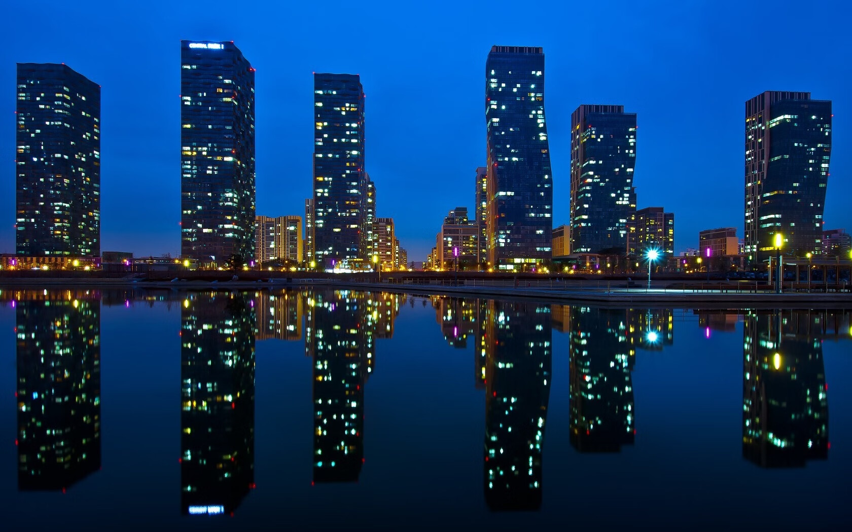 掀翻西班牙人!阿尔瓦雷斯化身关键先生,巴萨德比战彰显新气象