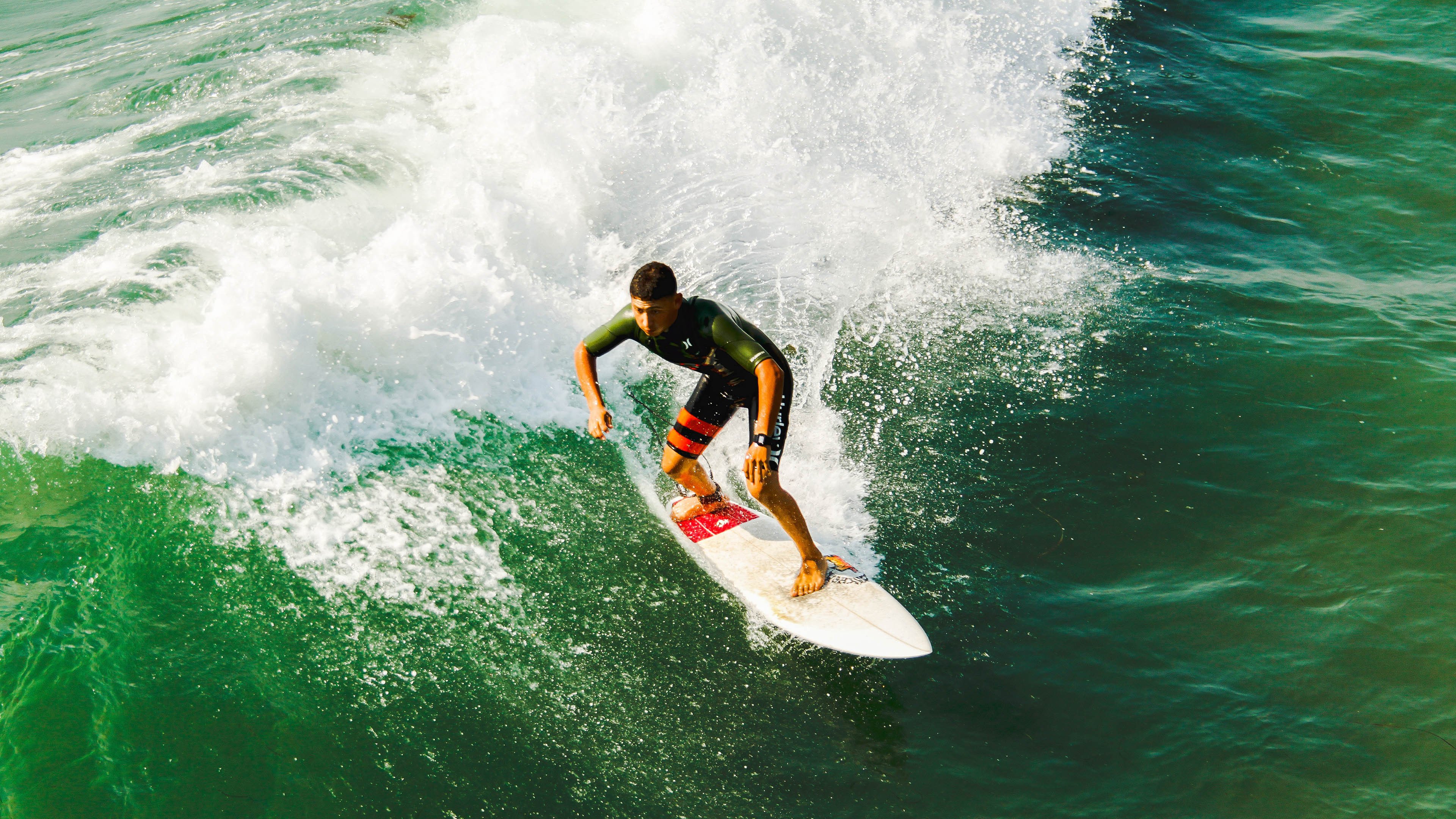 双线战场，F1赛道与篮球场的决胜时刻