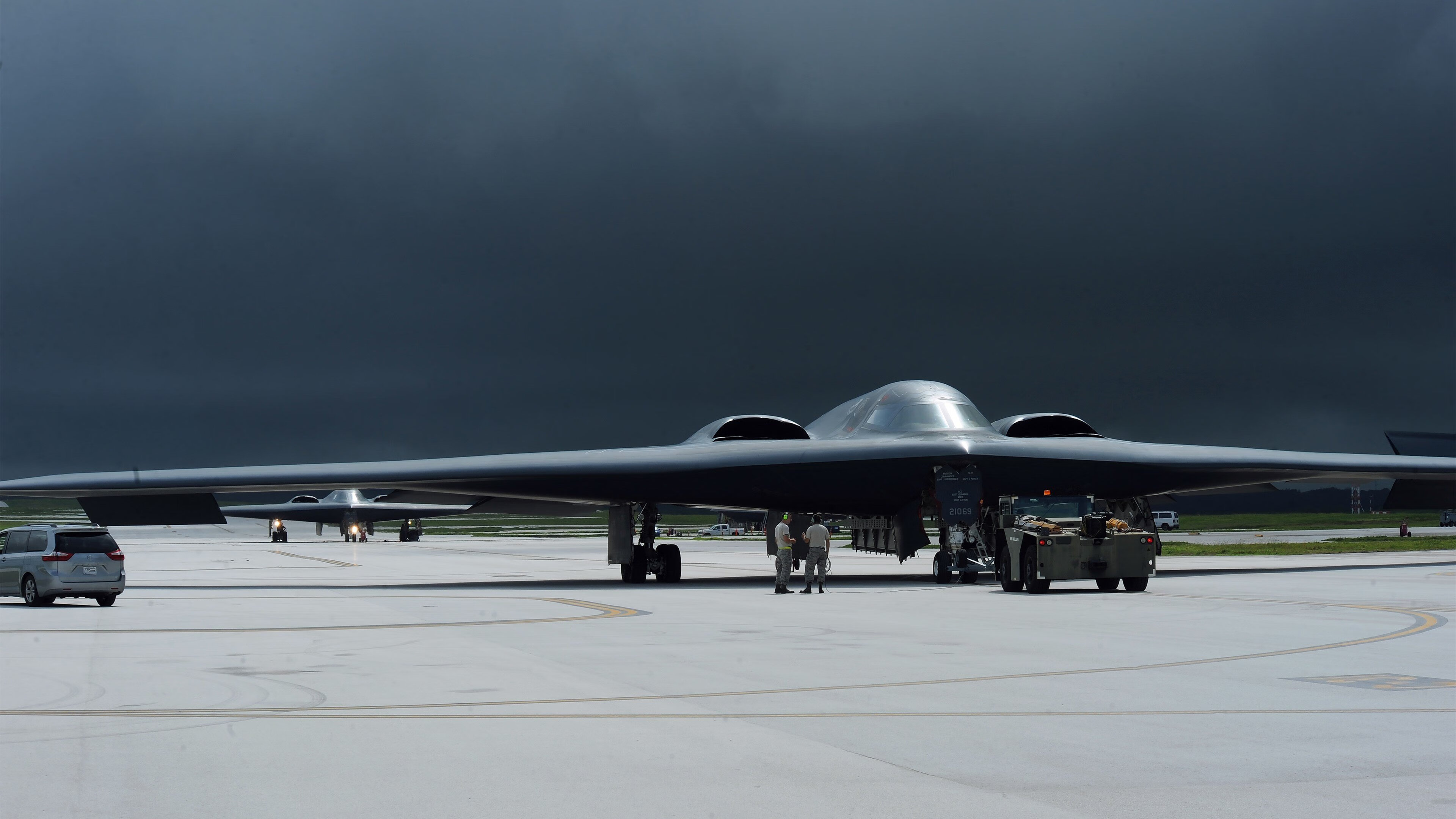 绿茵场与硬木地板的共鸣,寂静三分钟与十四秒